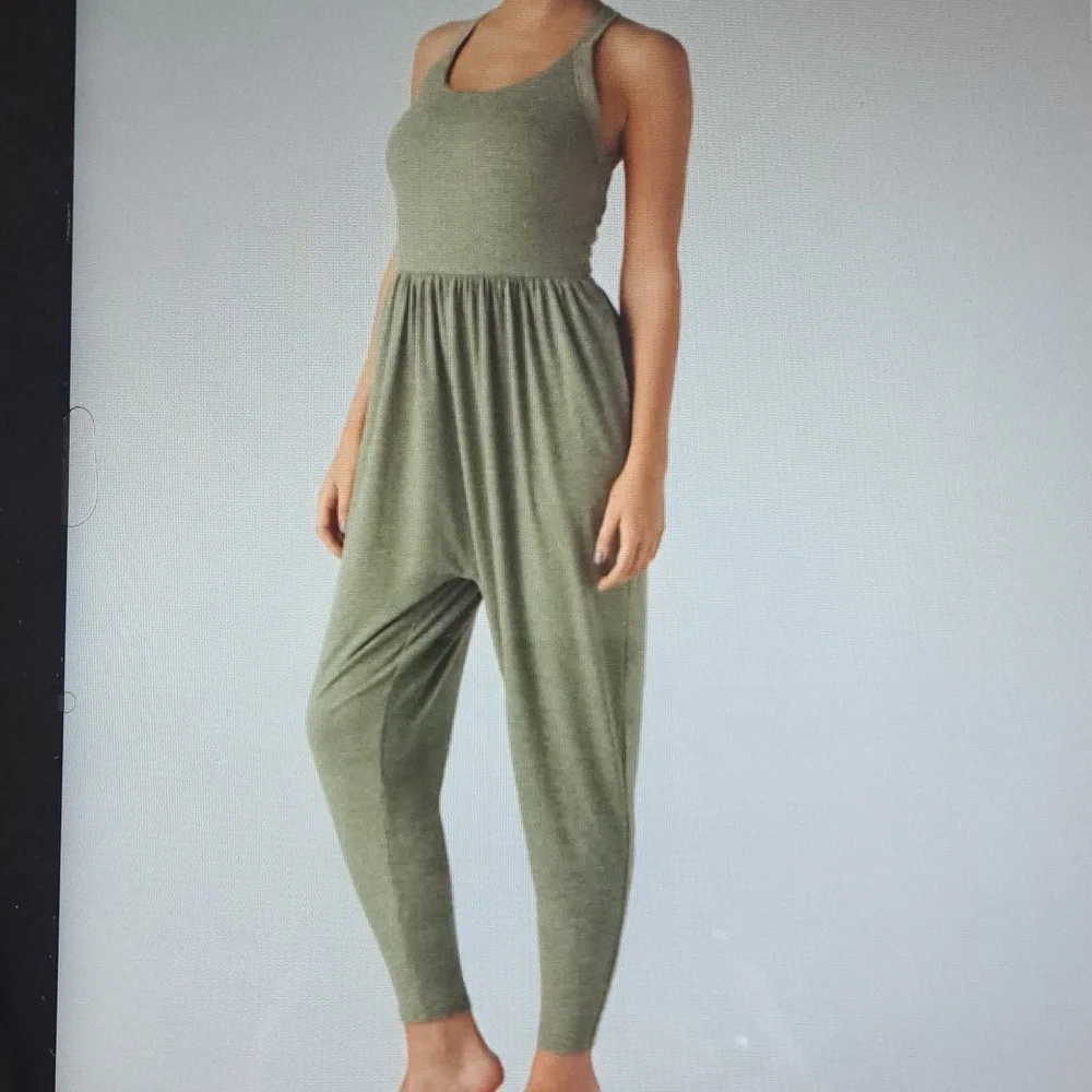 XSMALL.   HALARA BACKLESS TWISTED U NECK EASY PEEZY HAREM JUMPSUIT